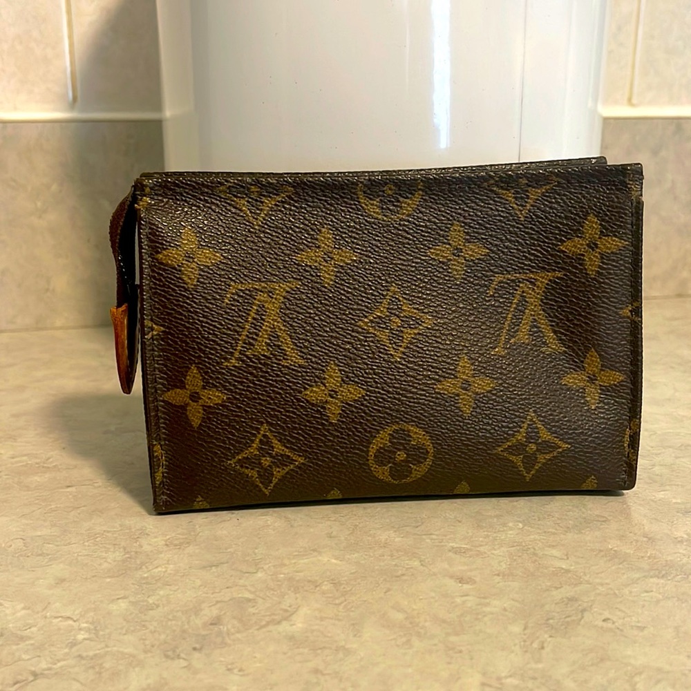 🦄Louis Vuitton Authentic Vintage Toiletry 15🦄
